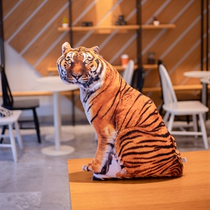 3D仿真蹲姿老虎抱枕